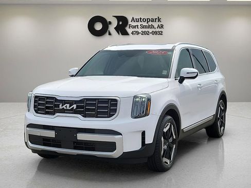 Used 2025 Kia Telluride S AWD/4WD image 2