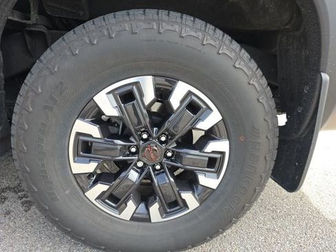 Used 2023 Nissan Frontier PRO-4X w/ Pro Convenience Package AWD/4WD image 7