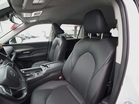 Used 2024 Toyota Grand Highlander XLE image 13