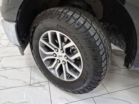 Used 2022 Ford F150 Lariat w/ Trailer Tow Package image 34