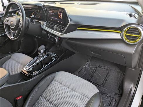 Certified 2024 Chevrolet Trax LT w/ Sunroof Package image 22