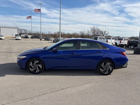 Used 2025 Hyundai Elantra SEL image 6