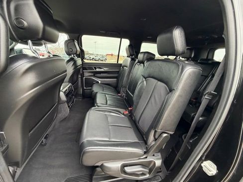 Used 2024 Jeep Wagoneer L Series II image 19