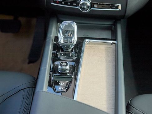 New 2026 Volvo XC60 B5 Plus w/ Climate Package image 28