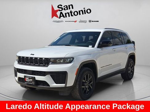 New 2026 Jeep Grand Cherokee Altitude AWD/4WD image 4