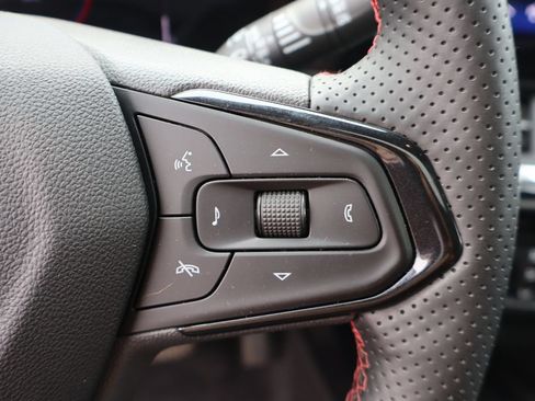Used 2024 Chevrolet Trax RS w/ Sunroof Package FWD image 15