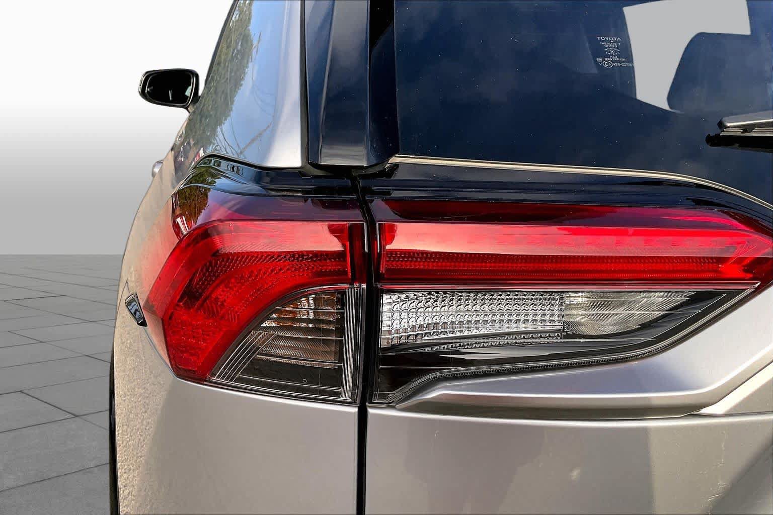 Used 2025 Toyota RAV4 XSE AWD/4WD image 29