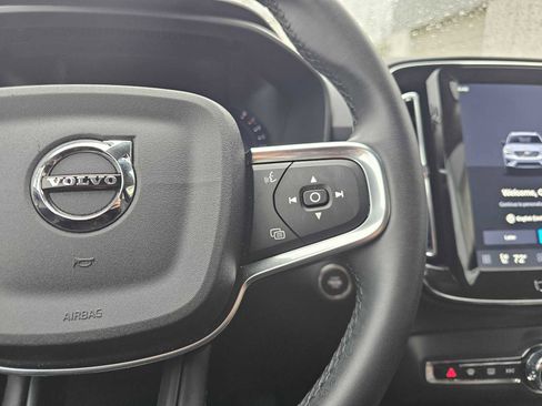 Certified 2025 Volvo XC40 B5 Plus image 34