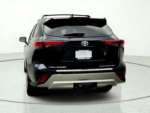 Used 2025 Toyota Highlander Platinum AWD/4WD image 6