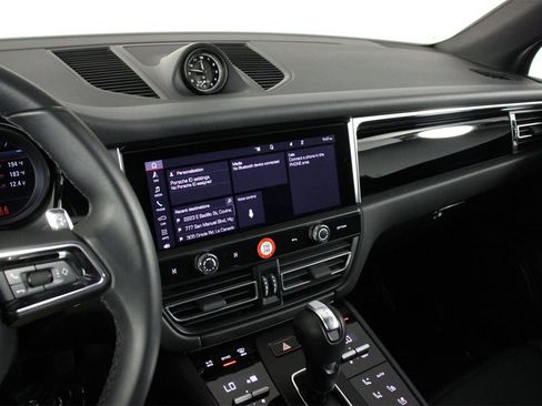 Used 2025 Porsche Macan image 13