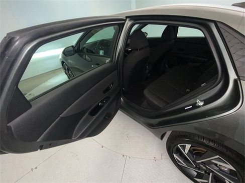 Used 2025 Hyundai Elantra Sport image 21