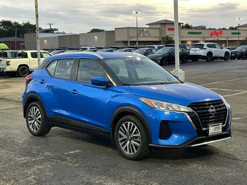 Used 2022 Nissan Kicks SV FWD image 3