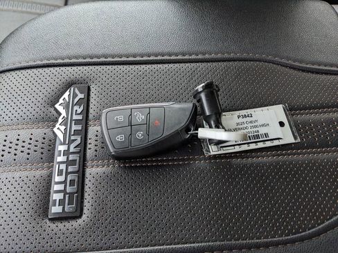 Used 2025 Chevrolet Silverado 2500 High Country w/ High Country Premium Package image 54