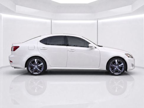 Used 2010 Lexus IS 250 w/ Preferred Accessory Package RWD image 8