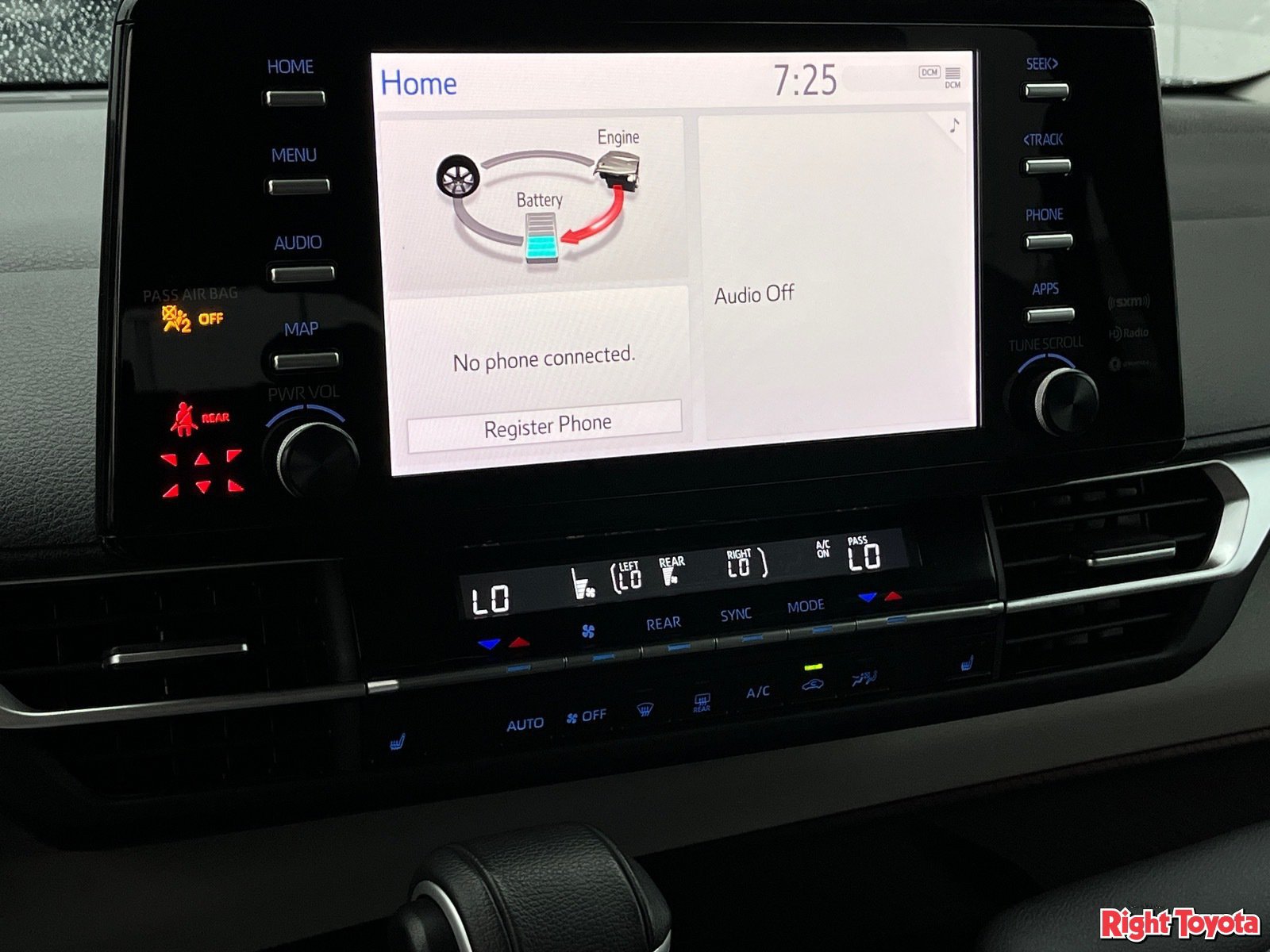 Certified 2024 Toyota Sienna XLE FWD image 28