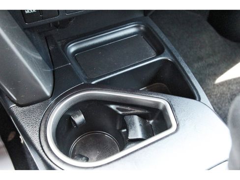 Used 2018 Toyota RAV4 LE FWD image 29