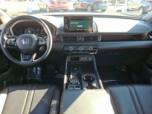 Used 2023 Honda Pilot TrailSport image 11