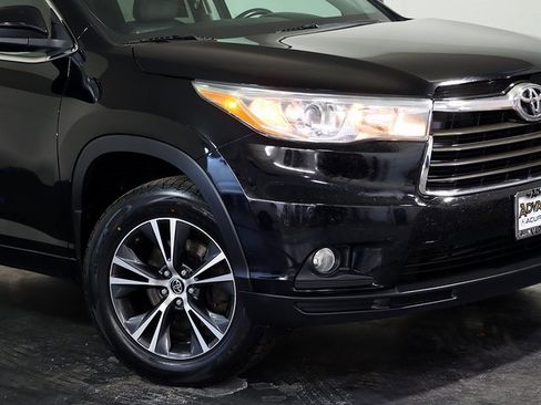 Used 2016 Toyota Highlander XLE image 8