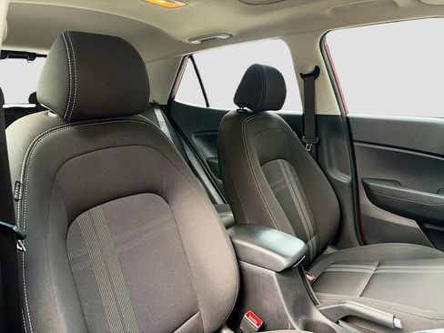 Used 2024 Hyundai Venue SEL FWD image 28