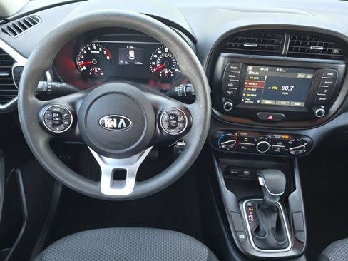 Used 2021 Kia Soul LX FWD image 14