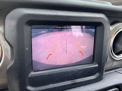Used 2019 Jeep Wrangler Unlimited Sahara AWD/4WD image 14