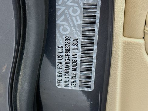 Used 2023 Jeep Grand Cherokee L Limited w/ Luxury Tech Group II image 12