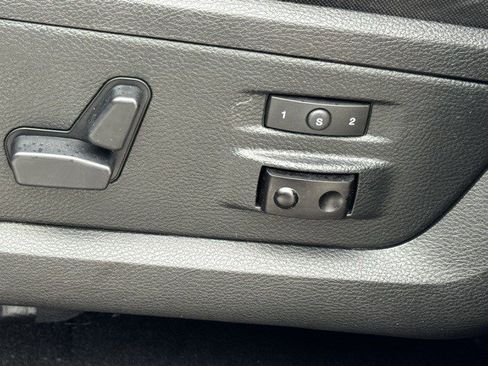 Used 2018 RAM 1500 Laramie image 13