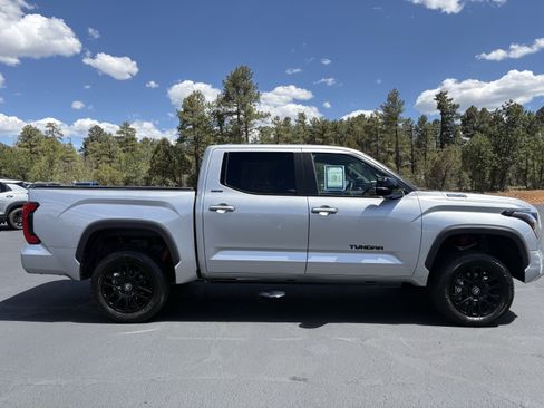Used 2025 Toyota Tundra Limited AWD/4WD image 7