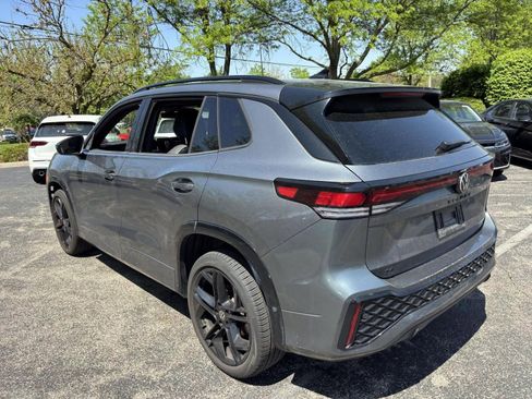 Used 2025 Volkswagen Tiguan SE R-Line image 7