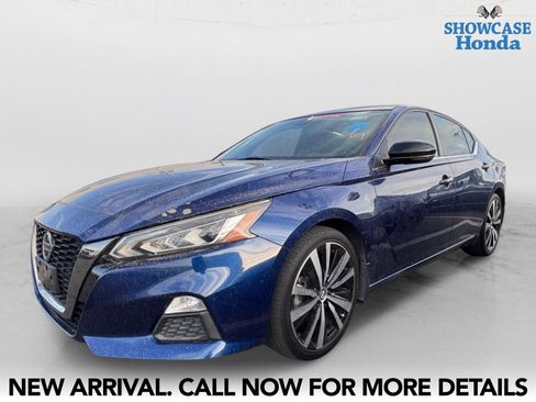 Used 2020 Nissan Altima 2.5 SR w/ Premium Package FWD image 2