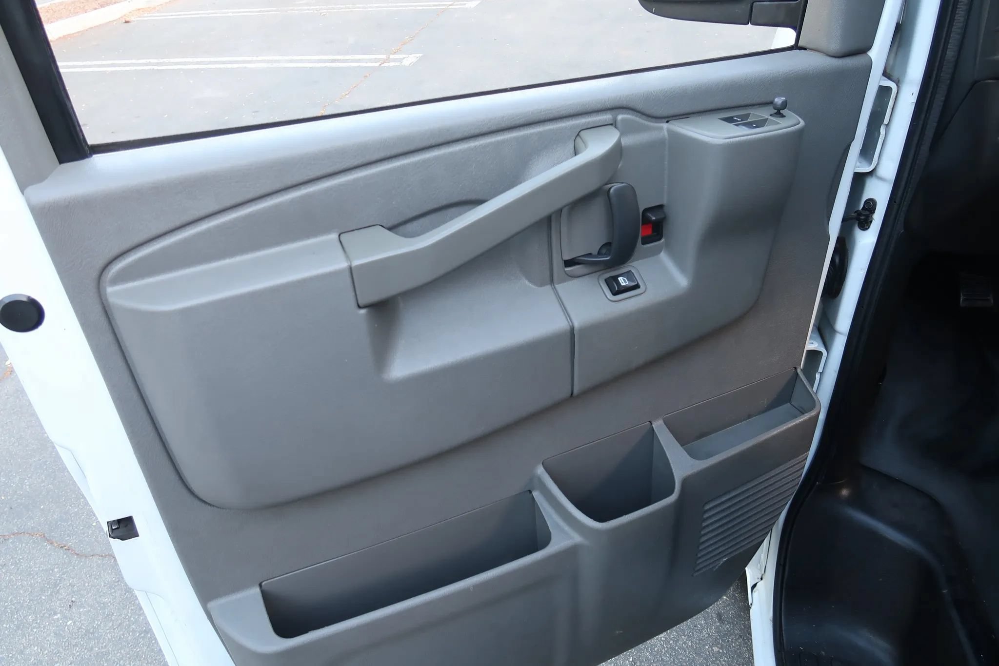 Used 2017 Chevrolet Express 2500 Extended RWD image 19