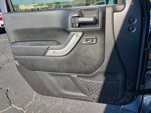 Used 2016 Jeep Wrangler Unlimited Sahara image 15