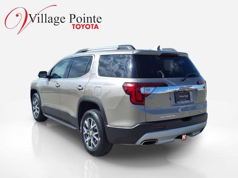 Used 2023 GMC Acadia SLT w/ Technology Package AWD/4WD image 3