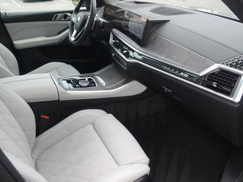 Used 2025 BMW X5 xDrive40i image 4