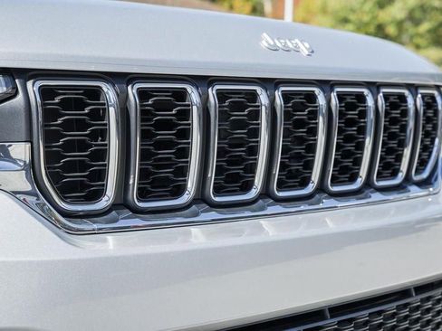 New 2025 Jeep Grand Cherokee Laredo X w/ Luxury Tech Group I image 12