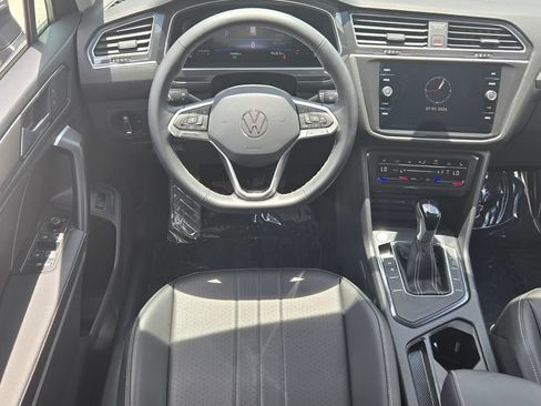 Certified 2023 Volkswagen Tiguan SE FWD image 14