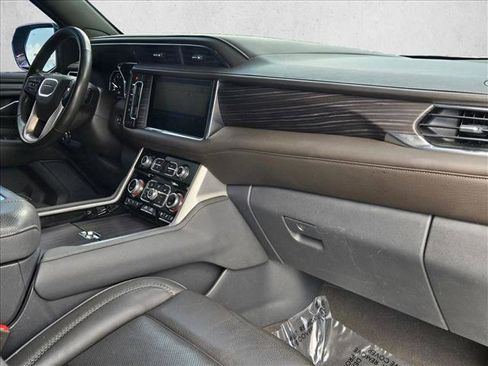 Used 2021 GMC Yukon Denali w/ Denali Premium Package image 24