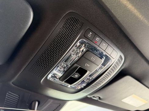 Used 2023 Mercedes-Benz GLB 250 4MATIC image 30