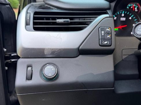 Used 2019 Chevrolet Suburban LT RWD image 12