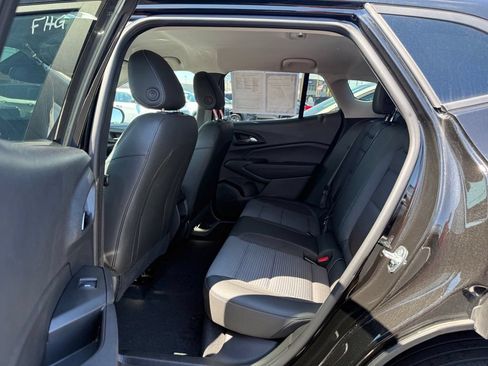 Used 2025 Chevrolet Trax LT FWD image 10