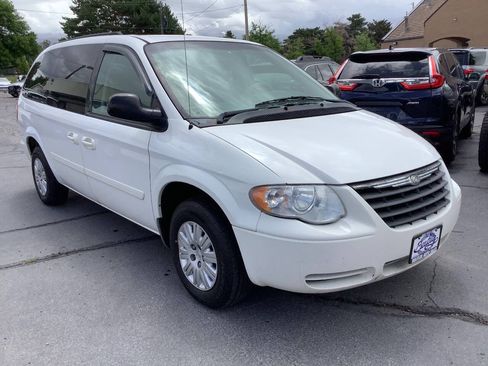 Used 2006 Chrysler Town & Country LX w/ Popular Equipment Group II FWD image 5
