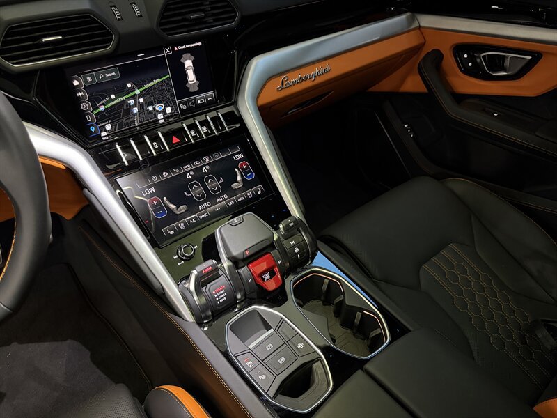 Used 2024 Lamborghini Urus S AWD/4WD image 16