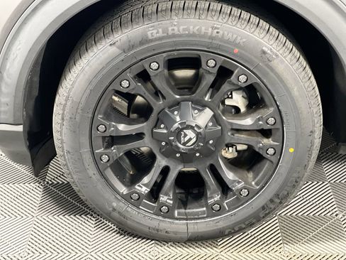 Used 2021 Ford Explorer XLT w/ Equipment Group 202A image 11