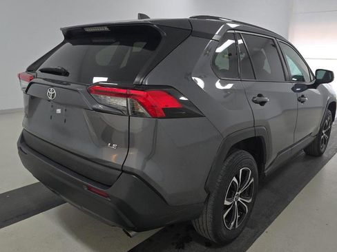 Used 2021 Toyota RAV4 LE image 3