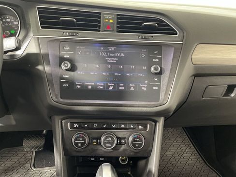 Used 2021 Volkswagen Tiguan SE w/ Panoramic Sunroof Package image 15