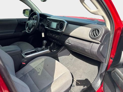 Used 2019 Toyota Tacoma SR5 RWD image 12