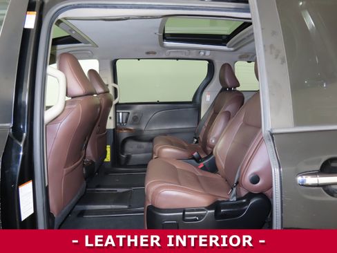 Used 2015 Toyota Sienna Limited image 9
