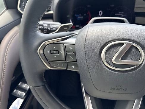Used 2025 Lexus LX 600 4WD w/ Accessory Package (2T) image 17