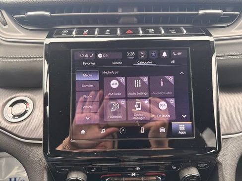 Used 2025 Jeep Grand Cherokee Altitude AWD/4WD image 43