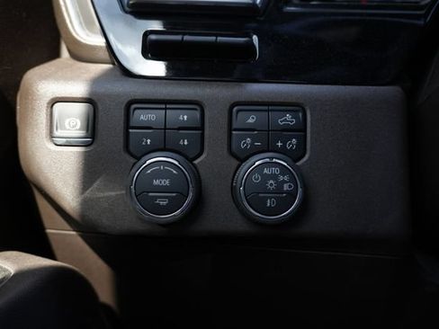 Used 2025 Chevrolet Silverado 3500 LTZ w/ LTZ Convenience Package AWD/4WD image 13
